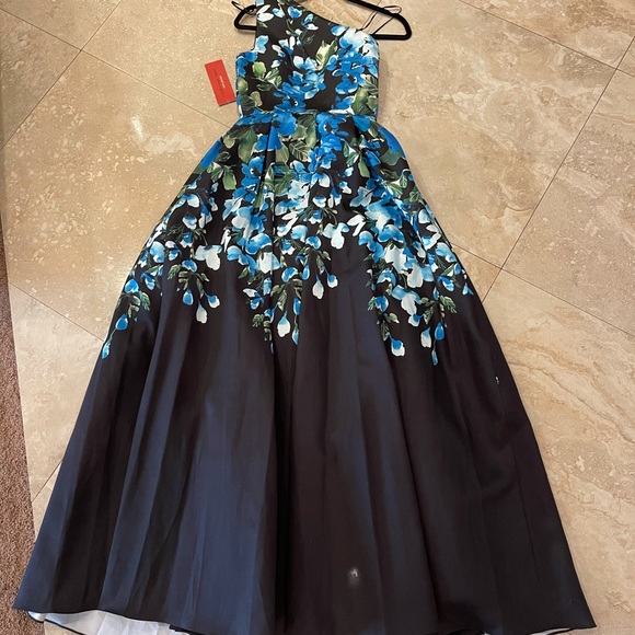 Carmen Marc Valvo One Shoulder Floral Evening Gown - Picture 4 of 15